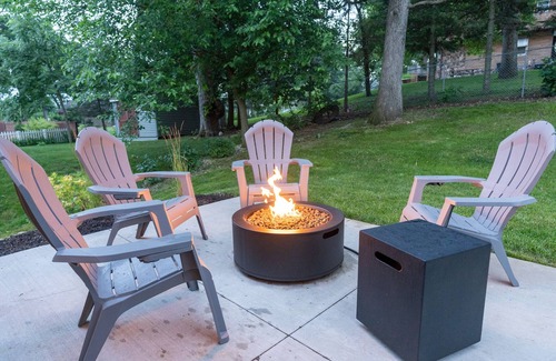 Lake Shangrila House | New Modern and Cozy 3BR Lake Home with Indoor Fireplace