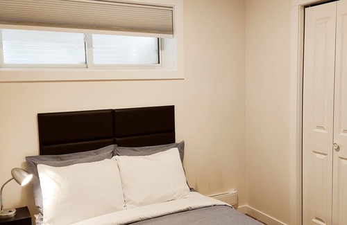Regina House | New, Modern and Luxurious two bedroom suite!
