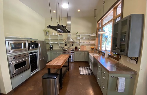 Lake Almanor West House | NEW! Modern and Spacious high-end home! Newly renovated! On golf course!
