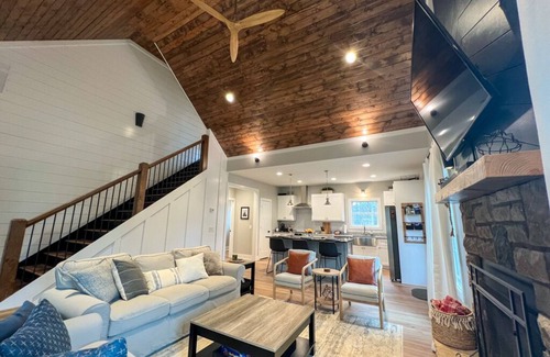 Helen Cabin | NEW Modern Cabin Oasis | Close to Helen & Wineries