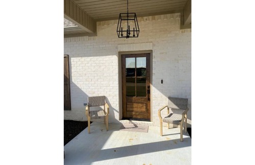 Tupelo House | *New* Modern Charm in the heart of West Tupelo