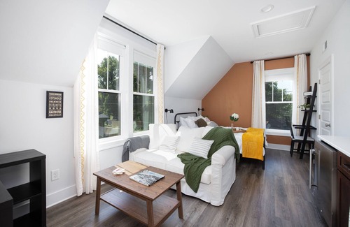 Villa Heights House | ★New Modern Farmhouse Loft in NoDa★ Views/Parking