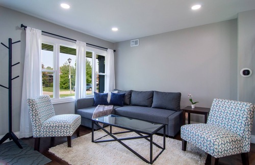 Elmhurst House | NEW MODERN HOME CLOSE TO EVERYTHING!