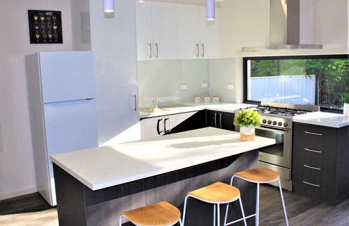 Glenroy House | New, Modern Property built in 2021 * Close to Town