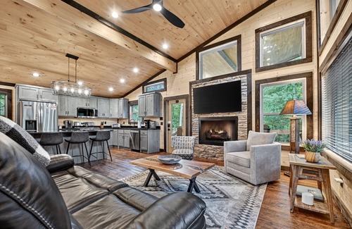 Cherry Log Cabin | NEW! Modern Rustic in Aska Adventure Area. Hot Tub! Pet Friendly!