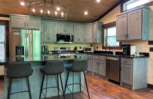 Cherry Log Cabin | NEW! Modern Rustic in Aska Adventure Area. Hot Tub! Pet Friendly!