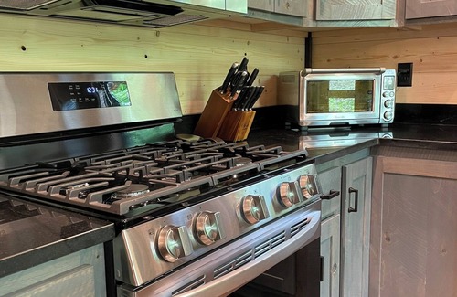 Cherry Log Cabin | NEW! Modern Rustic in Aska Adventure Area. Hot Tub! Pet Friendly!
