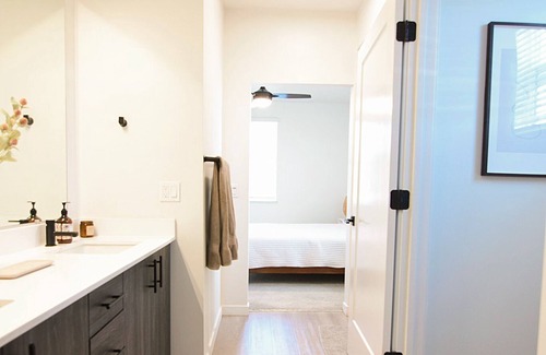 Santa Rosa Condo | NEW! Modern + Spacious 2 Bdrm w/ Hot-tub and Pool