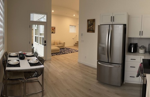 Maple Ridge House | New modern suite in Silver Valley, close to downtown Maple Ridge, parks