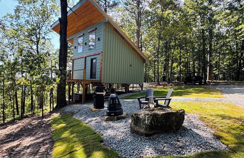 Elizabeth Cabin | New Modern Treehouse Cabin Hot Tub on Norfork Lake- Ozark Mountains-remote
