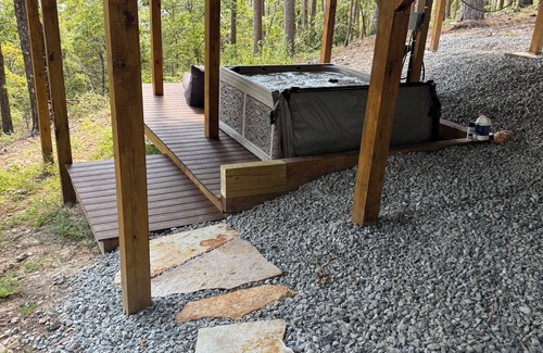 Elizabeth Cabin | New Modern Treehouse Cabin Hot Tub on Norfork Lake- Ozark Mountains-remote