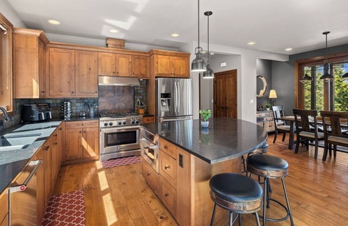 Cle Elum House | New Mountain Getaway w/Epic Views, Pool Access + 3rd Nt Free @ Private Lodge