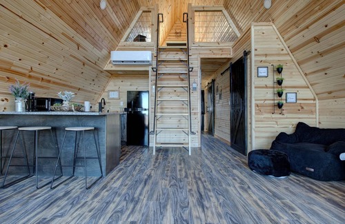 Stanton Cabin | New! Mountain Top A-Frame cabin, The Triangles-Gorgeous View, Hot Tub!