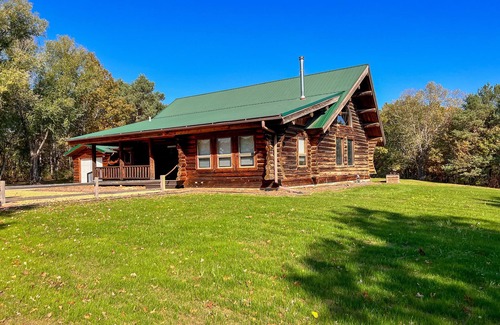 Arkansaw Cabin | NEW! - Must See True Log Home - Longview Haven