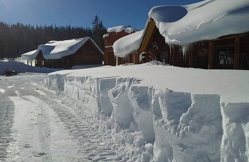 Daniel House | NEW on VRBO! Winter wonderland! GORGEOUS cabin & remote location in Daniel, WY!