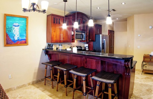 Antoneys Cay Villa | NEW: Only TRUE OCEANFRONT @ Infinity Bay Resort + Private Terrace & 24hr Service