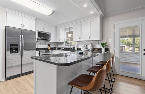Fairhope House | New! PacMan/Firepit/Pet Friendly- Hot Tub March 2025! Sleeps 9