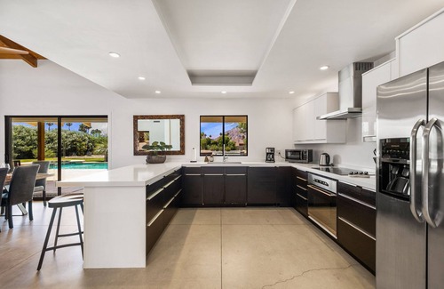 Palm Desert House | New Palm Desert Oasis! Pickleball, Putting Green, Bocce Ball, Pool & Jacuzzi!
