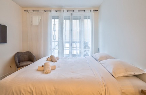Quartier de la Porte-Saint-Denis Apartment | NEW Paradis 2 Great Flat In Paris