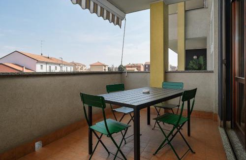 Baranzate Apartment | NEW - Parking - 10 min from Fiera MiRHO - sleeps 4