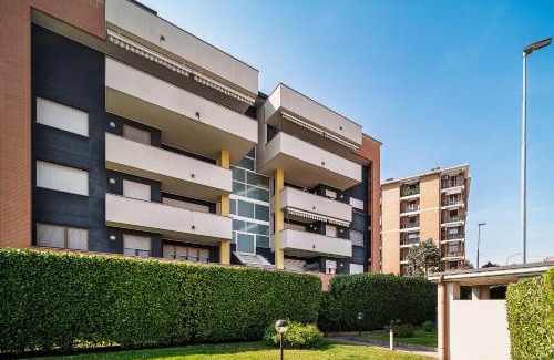 Baranzate Apartment | NEW - Parking - 10 min from Fiera MiRHO - sleeps 4