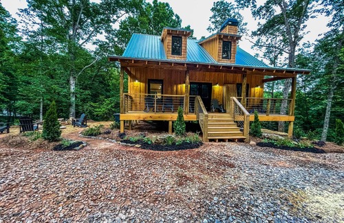 Demorest Cabin | NEW - Peaceful Bear CABIN - 3BR/2BTH - Hot Tub - Quiet