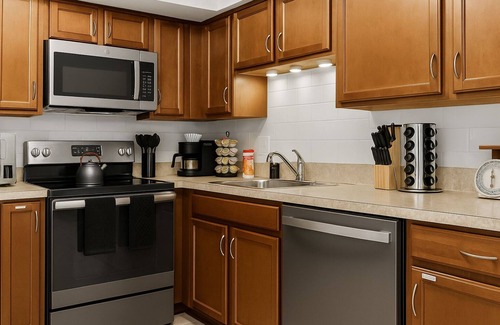 Royal Oak Apartment | New! Pet Friendly 1BR Flat near Downtown Royal Oak
