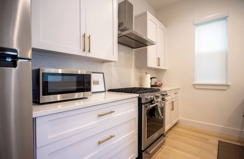 Blackshear-Prospect Hill House | *NEW: Pet-Friendly E Austin 2BR | Sauna, Gym, W/D
