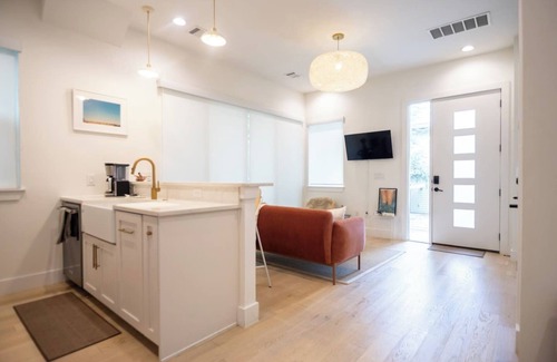 Blackshear-Prospect Hill House | *NEW: Pet-Friendly E Austin 2BR | Sauna, Gym, W/D