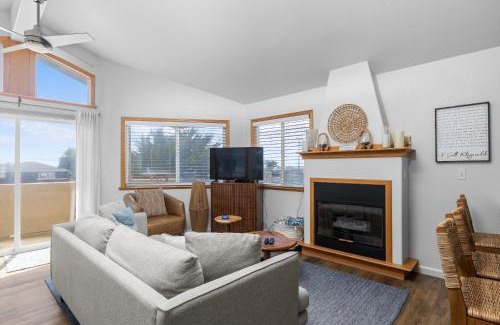 Marine Terrace House | New Pet Friendly-Ocean View Pacific Breeze