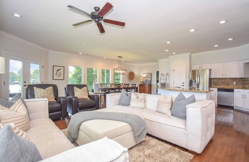 Dadeville House | New! Point Of View at Lake Martin w/400+ ft of waterfront and sleeps 10!