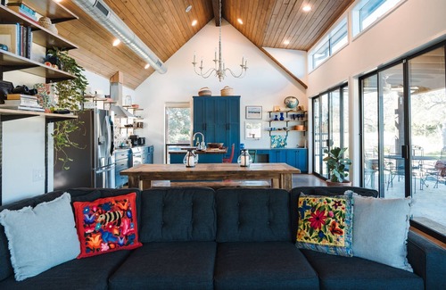 Driftwood House | NEW Pool, Fire Pit, Grill, Ping Pong, Views on Stunning 5-Acre Retreat!