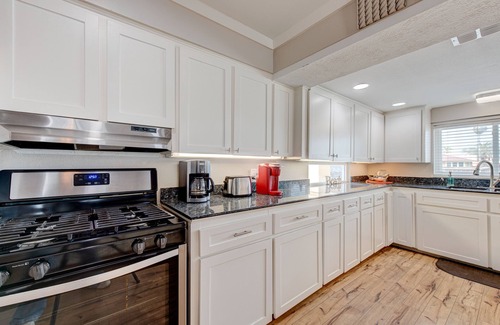 Key Allegro House | New pool! Waterfront, game/arcade room! Great family house!