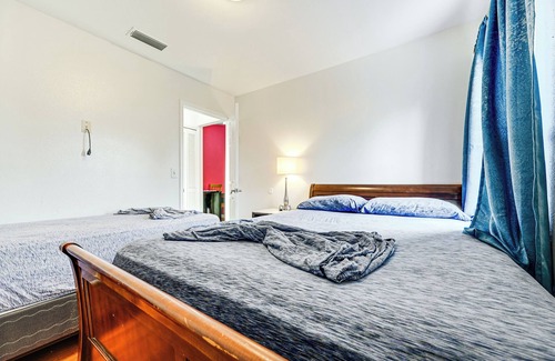 Seven Springs Homes Apartment | New Port Richey Retreat w/ Yard: 7 Mi to Beach