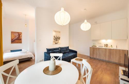 Nowa Praga Apartment | New Praga Enchanting Studio by BookingHost