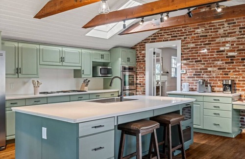 Newtown Square House | New Pristine Suburban Escape