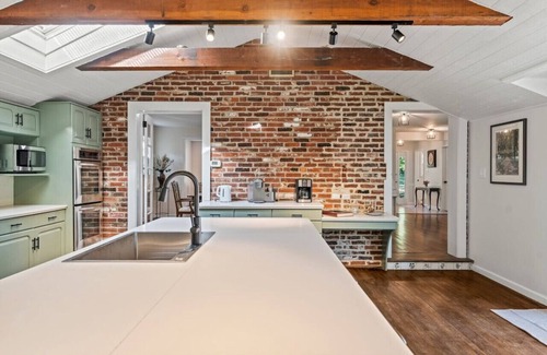 Newtown Square House | New Pristine Suburban Escape