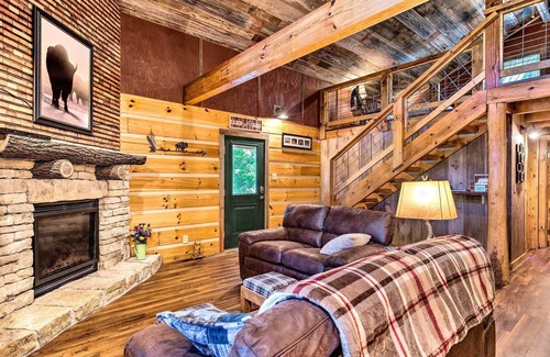 Elmdale Cabin | NEW! Private Chase County Cottage on Middle Creek!