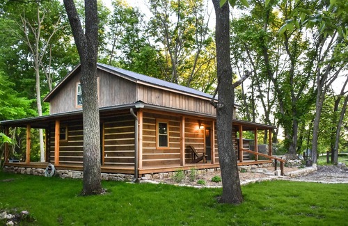 Elmdale Cabin | NEW! Private Chase County Cottage on Middle Creek!