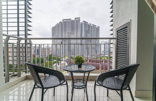 Taman Kobena Condo | [NEW] Private Jacuzzi | Near Velocity Mall | MRT | Retro Games