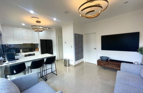 Regents Park Apartment | New Private Luxury Granny Flat, 10 min from Sydney Olympic Park