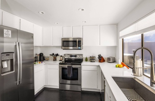 Racquet Club Estates Condo | NEW! Private Pool & Mountain Views!