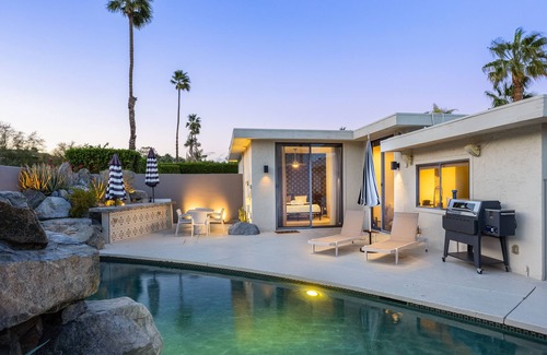 Racquet Club Estates Condo | NEW! Private Pool & Mountain Views!