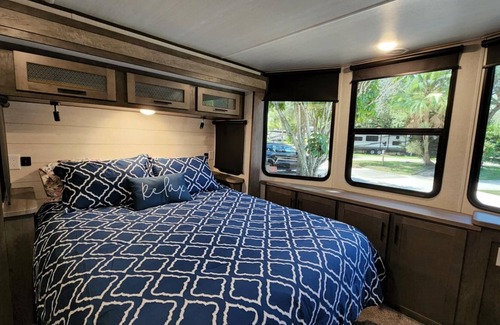 River Ranch Cottage | NEW Private RV Rental for Large Groups w/Golf Cart! 271