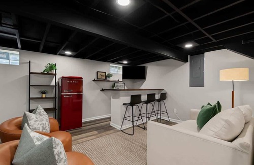 Drayton Plains House | New! Private Lakefront Retreat [3BR/2BA] Game Room