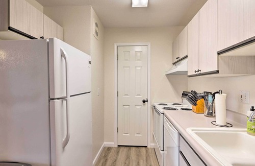 Pullman Condo | NEW! Pullman Condo w/ Balcony ~ 1 Mi to WSU Campus