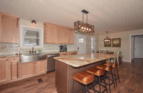 Jacksons' Gap House | New! Reel Getaway by Big Fish Real Estate Group at Lake Martin