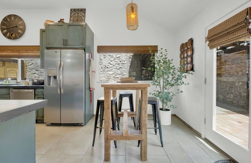 Mesilla Park House | New Refurb, fully stocked kitchen, private fenced yard and tile throughout.