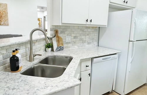 Anderson Mill West House | New Relax Modern Luxury 3BR2Bath Home Sleeps 10, close to Lake Travis and Domain