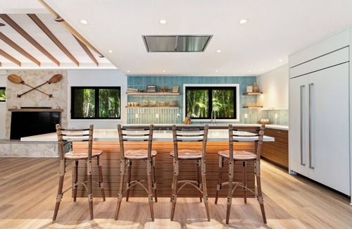 Kailua House | NEW REMODEL STEPS TO SAND, AC, HEATED POOL, MINIMUM STAY 7 NIGHTS, CONTACT OWNER